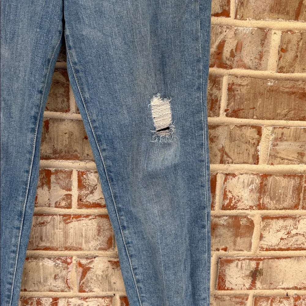 Old Navy Light Wash High Waisted Distressed O.G. Straight Jeans‎